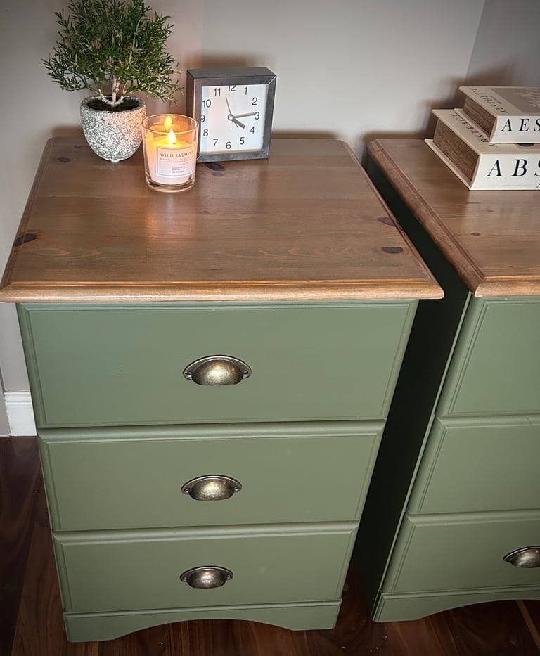 Pair of Painted Bedside Cabinets / Tables