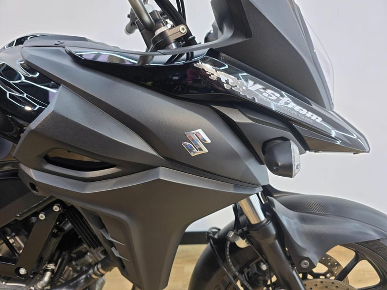 Suzuki V-Strom 650 Black 2020 - Centre Stand, Clear Screen **LOW MILEAGE**