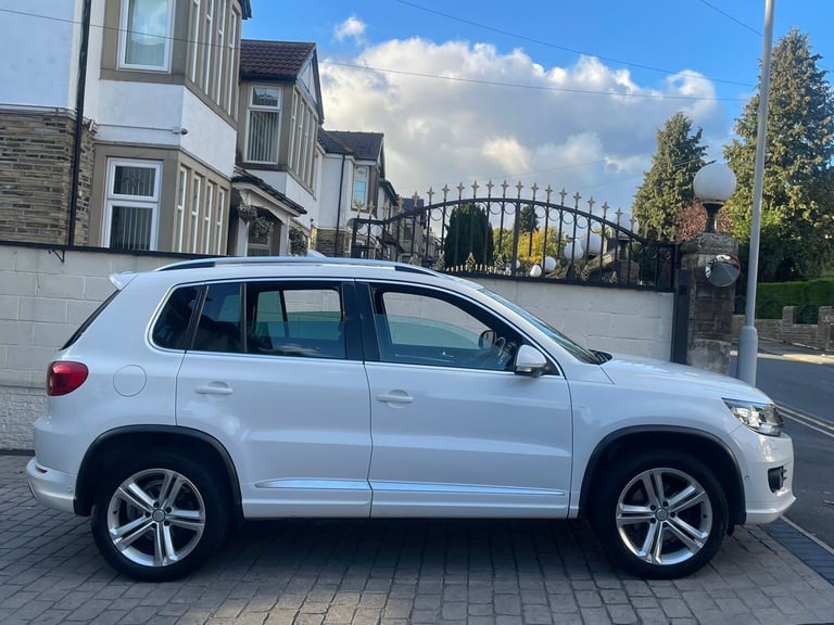 2013 Volkswagen Tiguan 2.0 TDi BlueMotion Tech R-Line 177 5dr DSG ESTATE Diesel Automatic