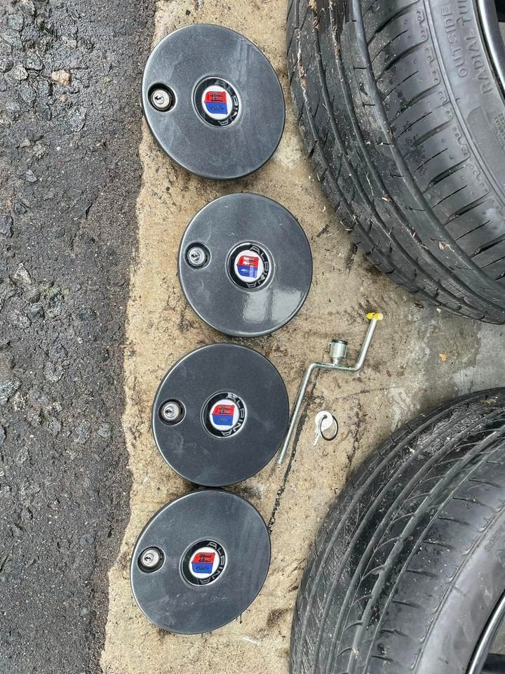 Genuine Alpina 18” staggered alloys E46 fitment Fresh powdercoat All caps and keys present 