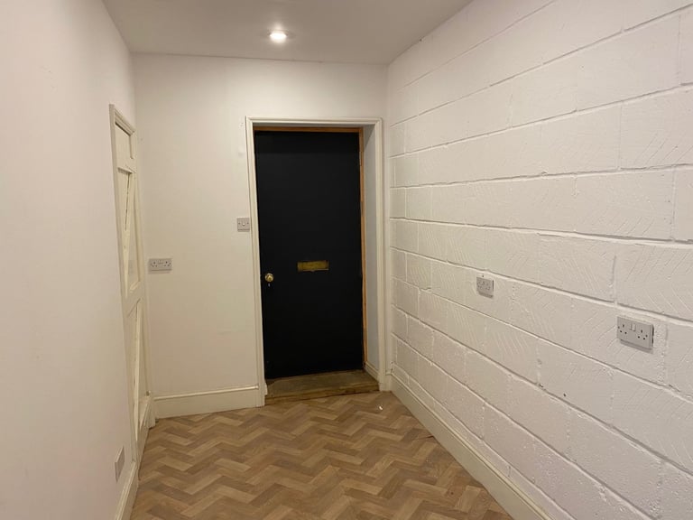Unit / Workshop / Storage to rent Tunbridge Wells, Kent (2,500 sq ft)