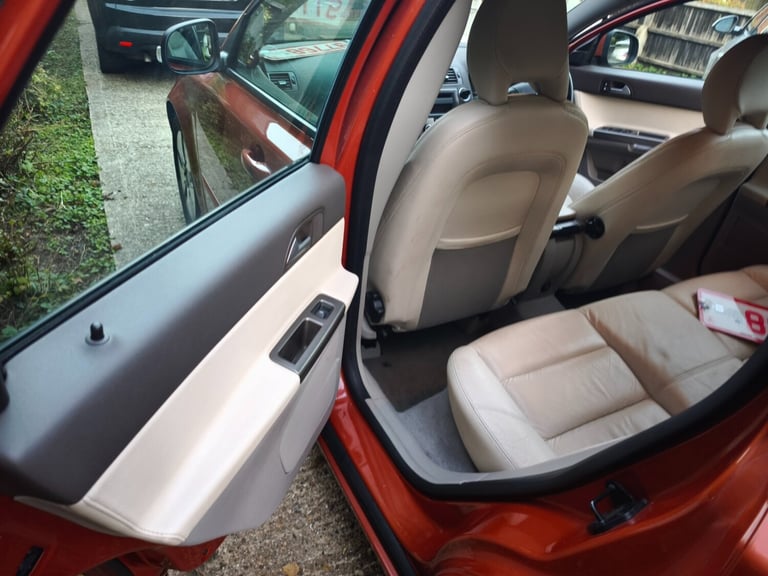 2011 Volvo V50 DRIVe [115] SE Lux 5dr ESTATE Diesel Manual - Image 14