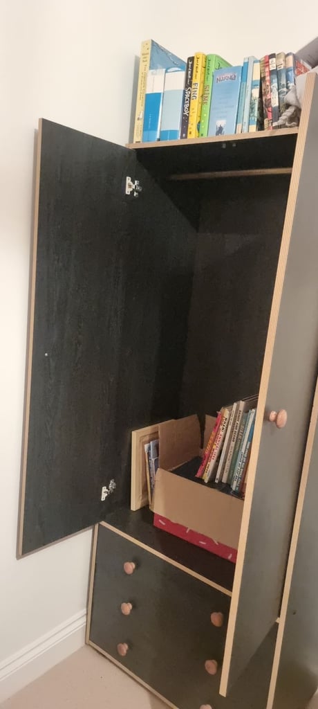 A Set! Kids Wardrobe and Chest of Drawers