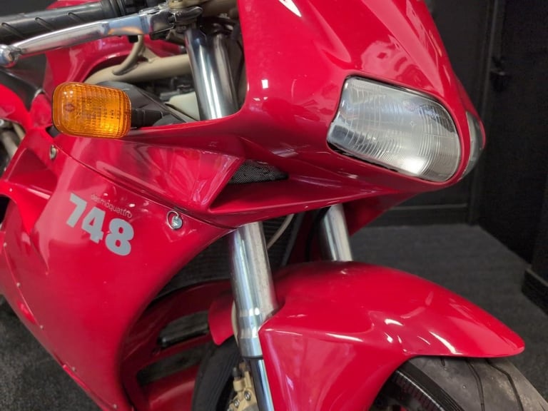 2000 W REG DUCATI 748 B IN RED, GREAT LOOKING CLASSIC