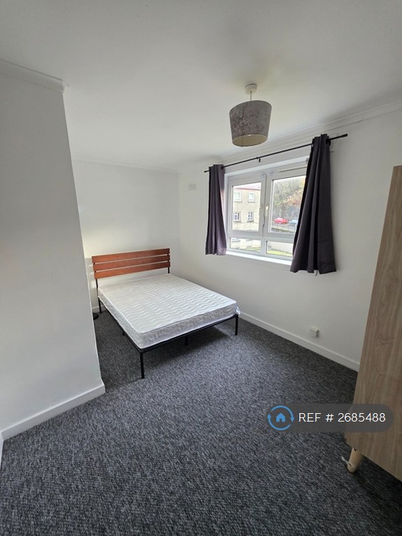 2 bedroom flat in Cathcart Street, Greenock, PA15 (2 bed) (#2685488)