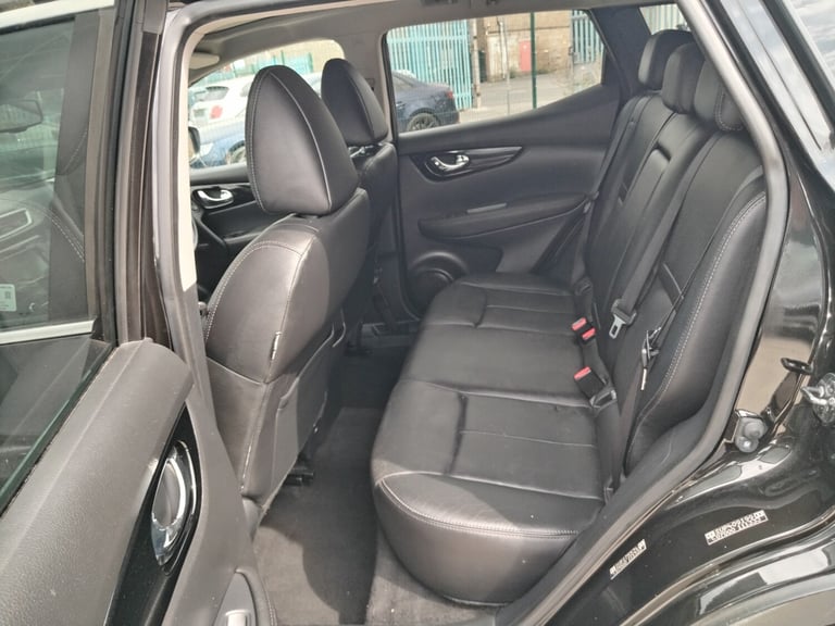 2015 Nissan Qashqai 1.6 dCi Tekna 5dr HATCHBACK Diesel Manual