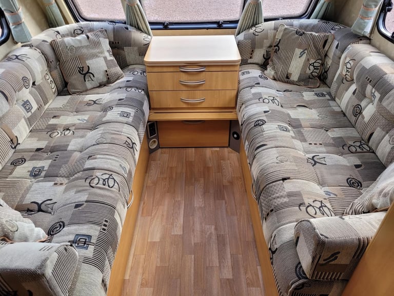 * SALE AGREED*Swift Fairway 590 2005 Twin Axle 6 Berth - Motor Mover, Fixed Bunk