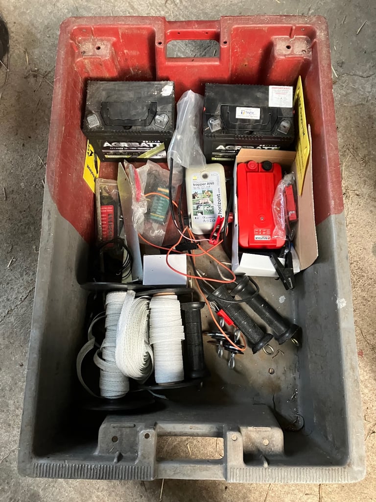 Electric fencing kit 