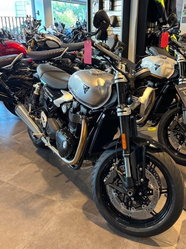 BRAND NEW PRE REG 2025 SPEED TWIN 1200 IN ALUMINIUM SILVER