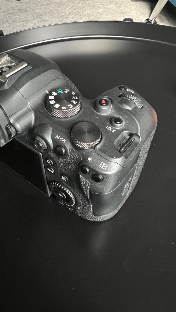 Canon R6 (Body only) 