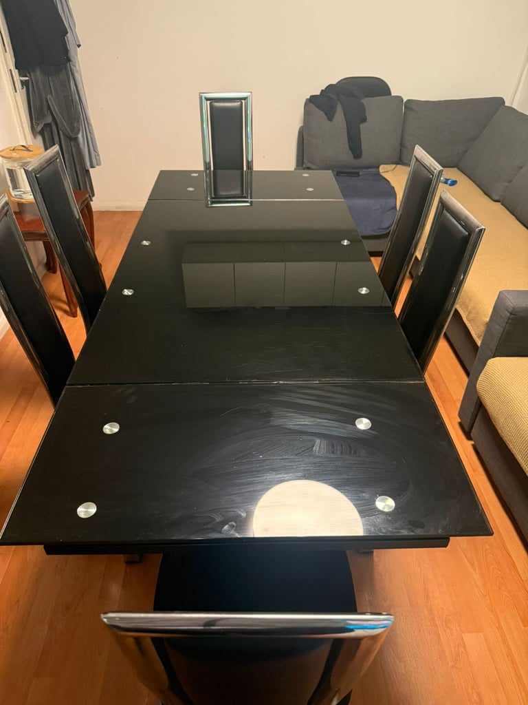 Black Glass Extendable Dining Table with 6 Chairs – Used Condition