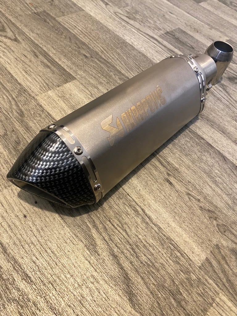 Akrapovic slip on end exhaust can  been new£40 ovno