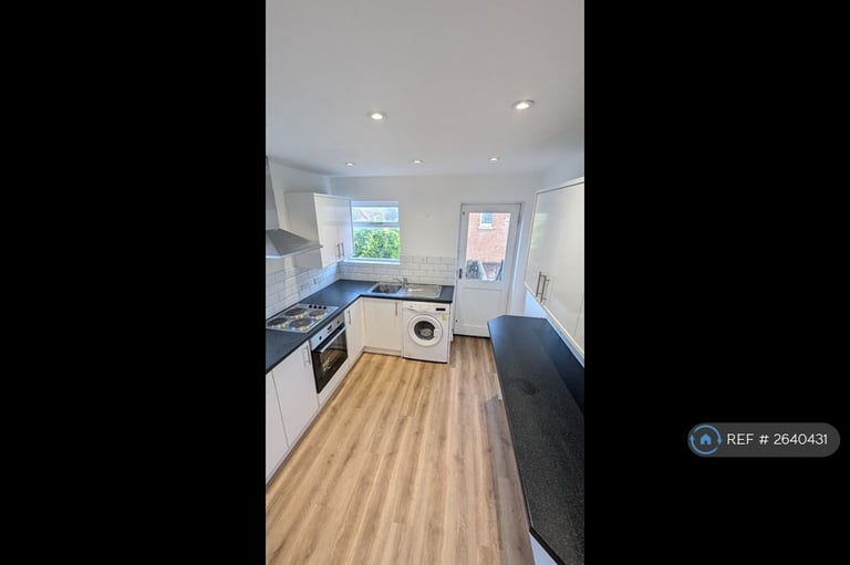 3 bedroom flat in Wincheap, Canterbury, CT1 (3 bed) (#2640431)