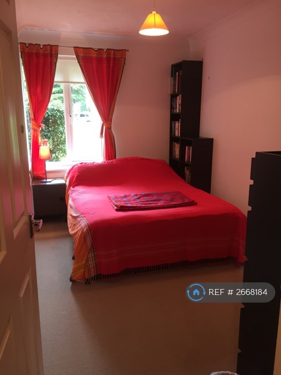 2 bedroom flat in Camberwell, London, SE5 (2 bed) (#2668184)