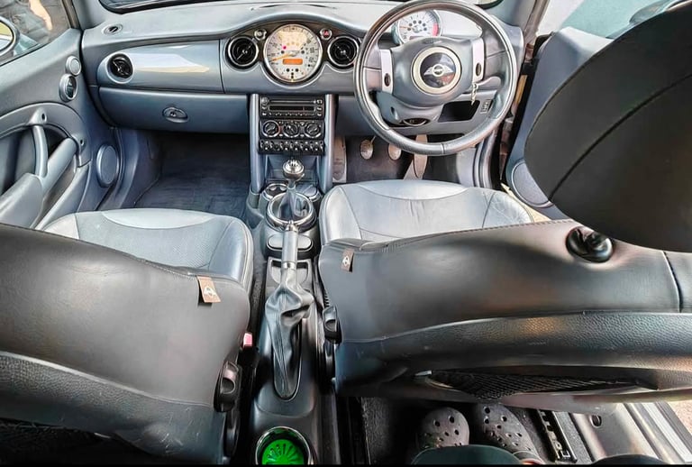 Mini, CONVERTIBLE, Convertible, 2005, Manual, 1598 (cc),2 doors - Image 4