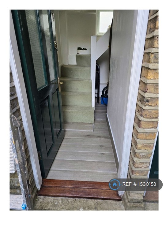 1 bedroom flat in Finborough Road, London, SW10 (1 bed) (#1530158)