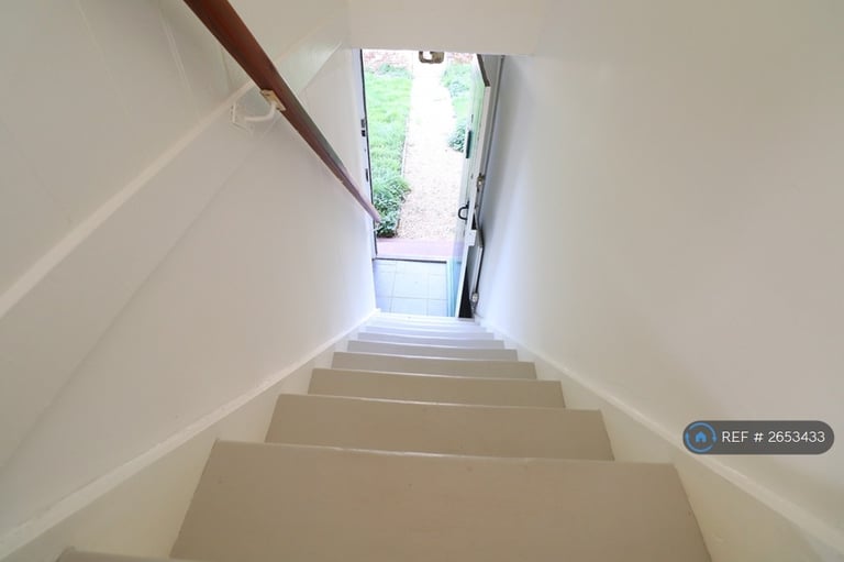2 bedroom house in Church Cottages, Shere, Guildford, GU5 (2 bed) (#2653433)