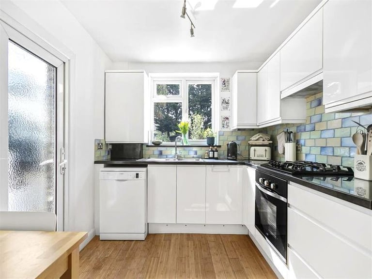 🏡 Cozy room available in vibrant Whitechapel neighborhood 🏡