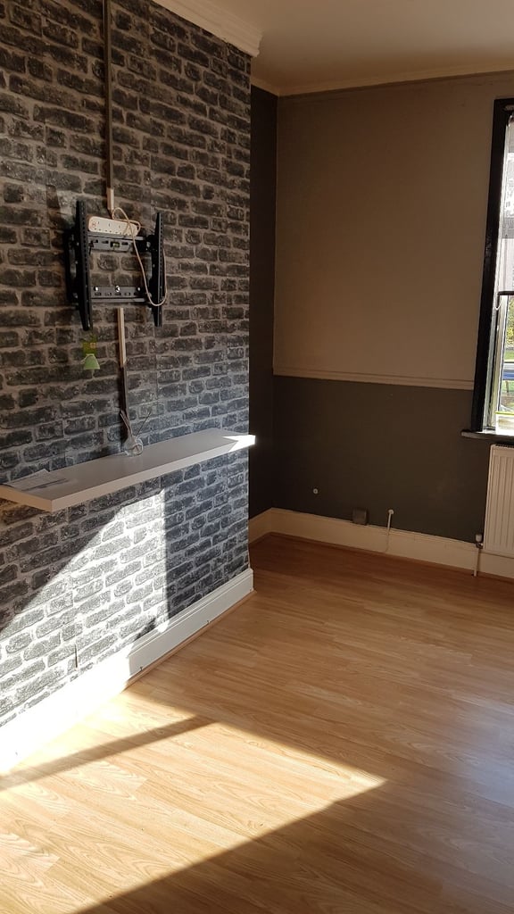 3 Bedroom Semi detached house TO LET