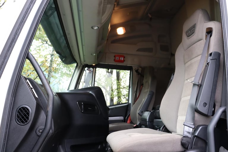 IVECO STRALIS 460 HI-WAY 6X2 MIDLIFT TRACTOR UNIT (2017)