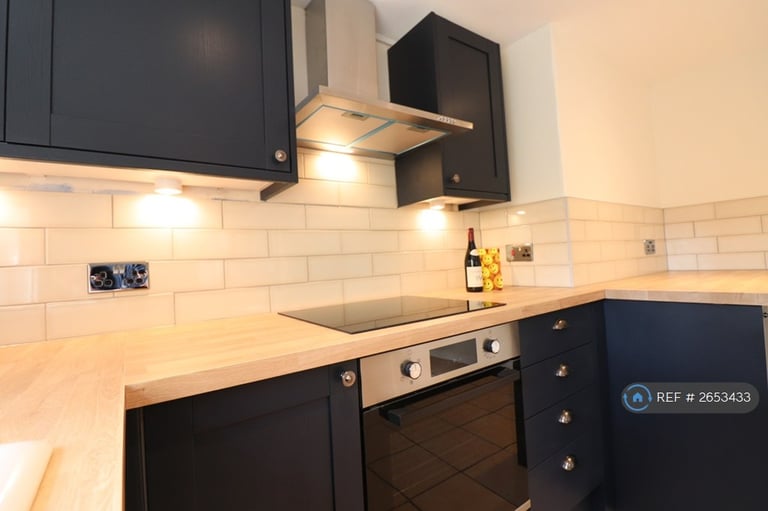 2 bedroom house in Church Cottages, Shere, Guildford, GU5 (2 bed) (#2653433)
