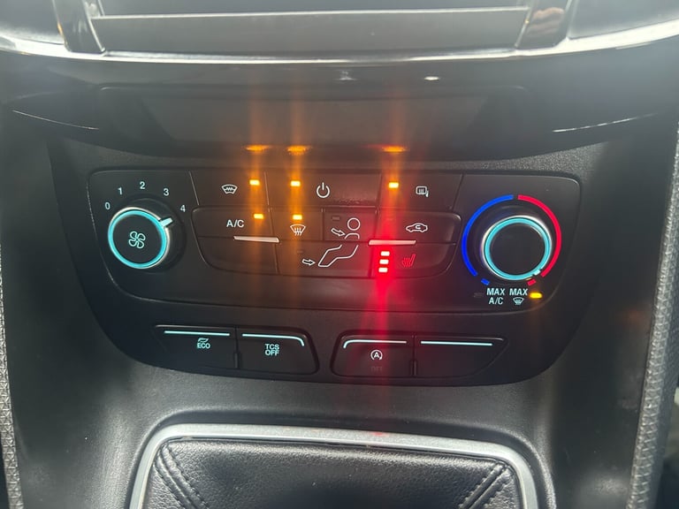 2018 68 Ford Transit Connect Limited 1.5 EcoBlue 120ps L1 SWB Blue 99,500 miles