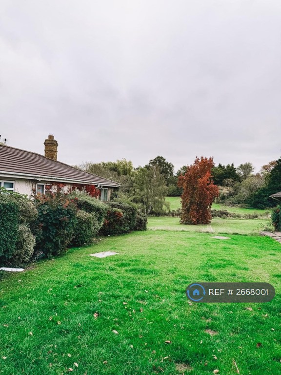 3 bedroom house in High Road, Chigwell, IG7 (3 bed) (#2668001)