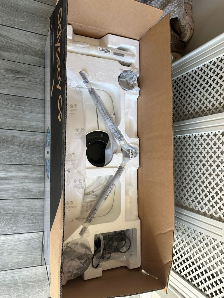 Samsung Odyssey G9 49” Curved Gaming Monitor – Excellent Condition, Boxed