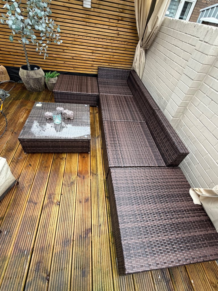 garden set 6 pieces with all cushions and protective cover 