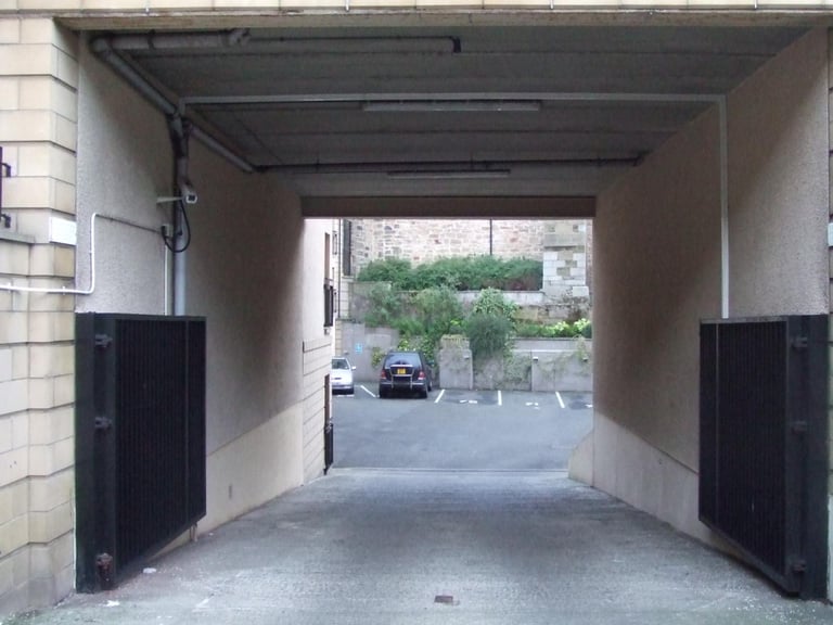  PARKING - Secure Parking - 24 x 7. Edinburgh Central - Tollcross - Ideal for financial district
