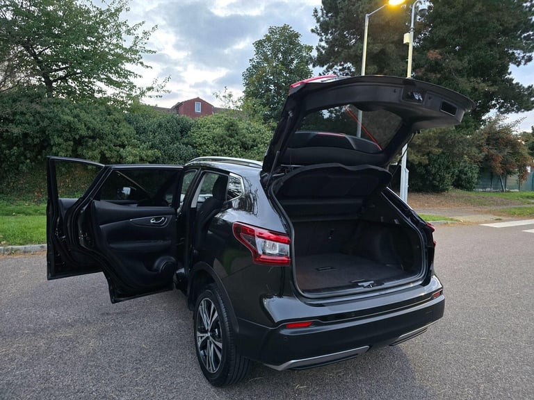 2018 Nissan Qashqai 1.5 dCi N-Connecta SUV 5dr Diesel Manual Euro 6 (s/s) (115 ps) HATCHBACK Dies...