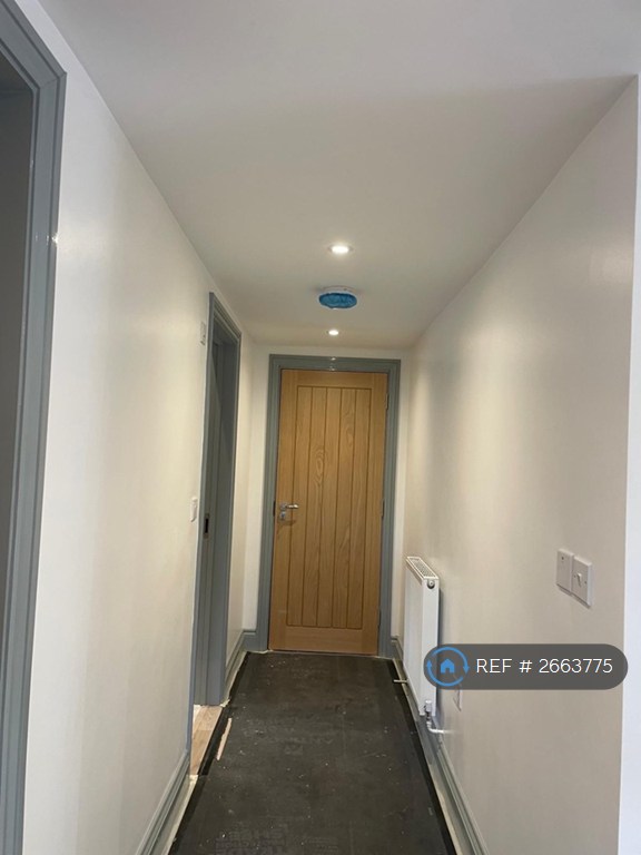 2 bedroom flat in Clay Hill, Beenham, Reading, RG7 (2 bed) (#2663775)