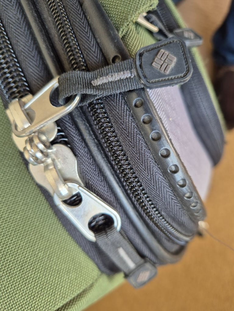 Columbia expandable 66cm tall x 40cm wide x 29cm deep multi-pocket wheeled