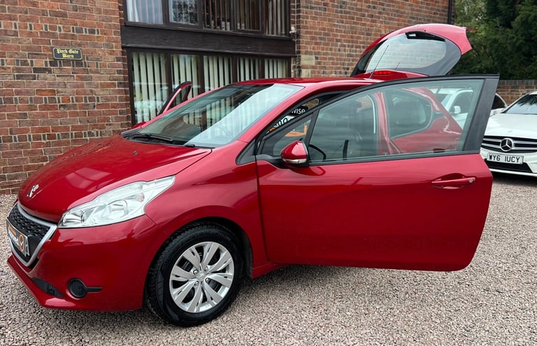 image for 2013 Peugeot 208 1.2 VTi Access+ 3dr HATCHBACK Petrol Manual