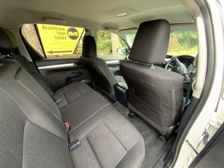 2021 Toyota Hilux 2.4 D-4D Invincible Pickup Double Cab 4dr Diesel Manual 4WD Euro 6 (s/s) (1 PIC...