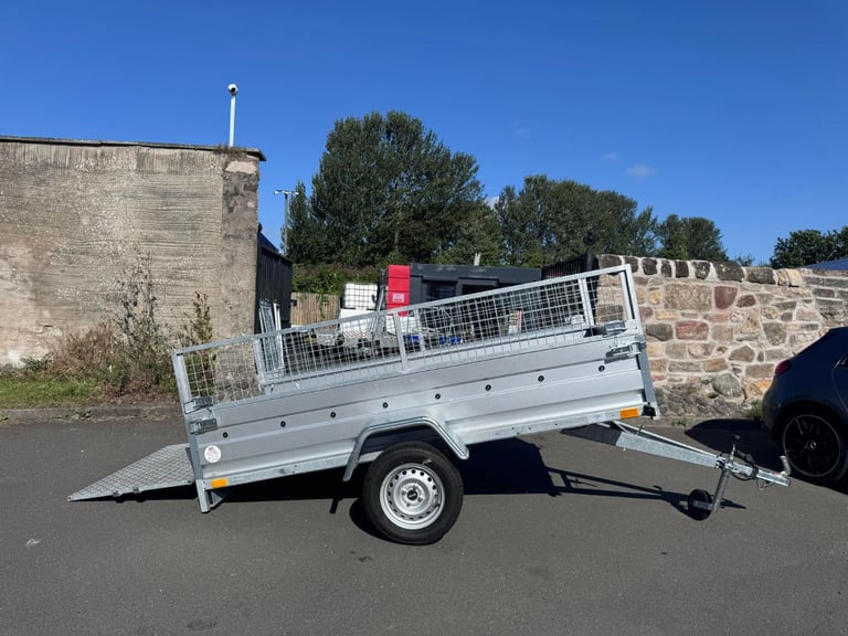 BRAND NEW 8,7ft x 4,2ft SINGLE AXLE TRAILER WITH 40CM MESH AND RAMP