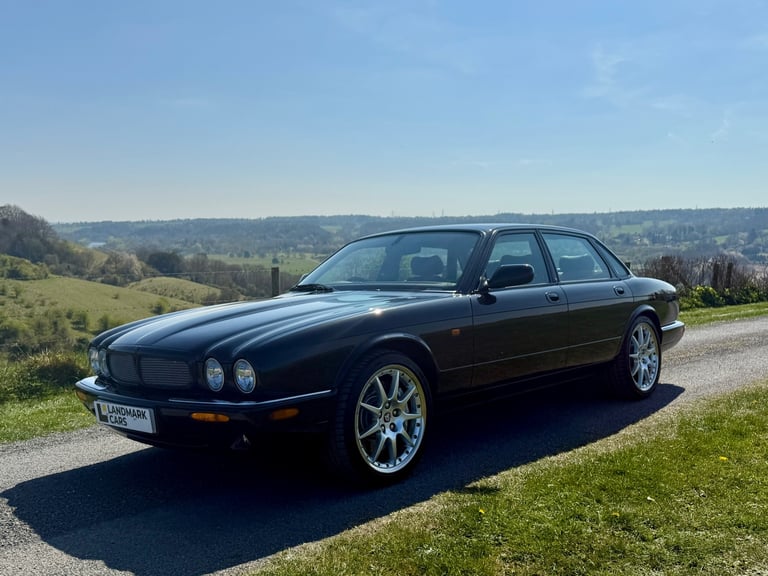 2002/51 JAGUAR XJR 100 SUPERCHARGED / ONE OF 82 IN THE UK / TWO OWNERS FROM NEW 