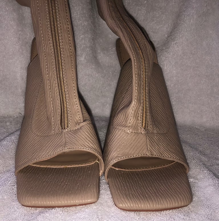 image for Simmi London Biege heels