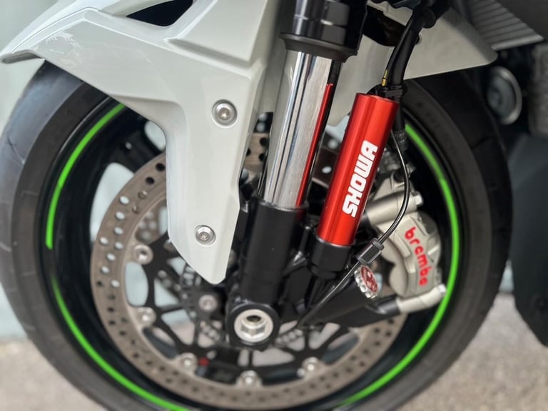 GOREGOUS ONE OWNER 2023/23 KAWASAKI ZX10-R PERFORMANCE MOTORCYCLE