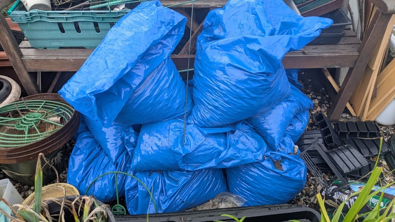 Decorative gravel for paths and patios -black snd crea