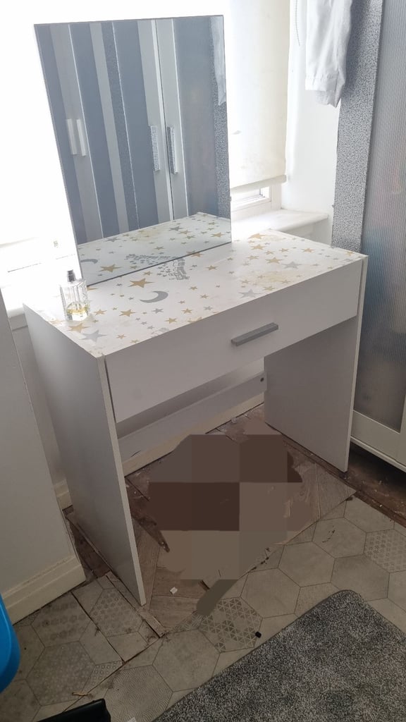 Dressing table 