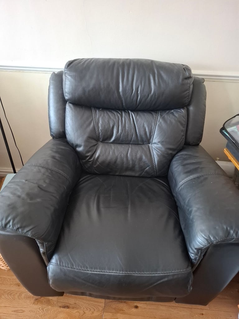 FREE FOR FAST COLLECTION: 3 seater and matching chair both with recliners