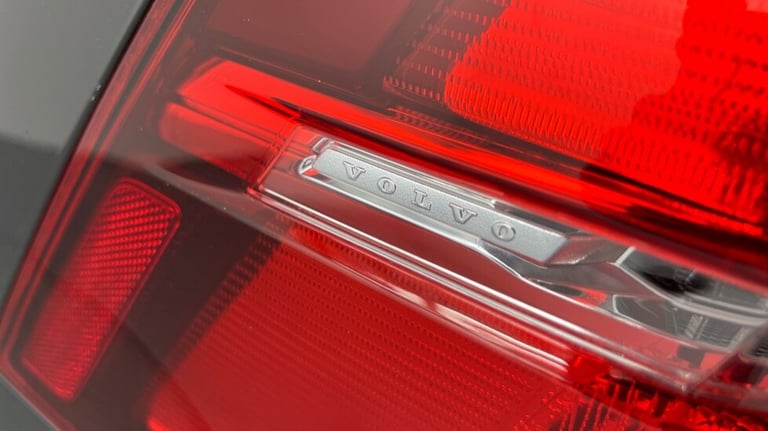 2021 Volvo XC60 B6 R-Design PRO AWD Mild Hybrid(22'Alloys, Harman Kardon, Panroof, Carplay) Estat...