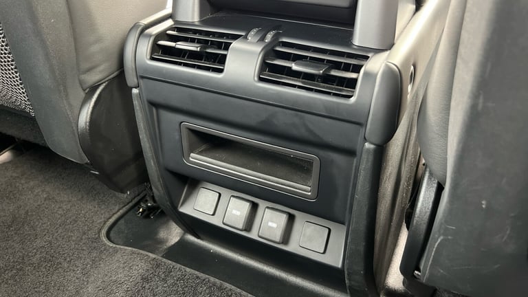 2024 Land Rover Defender 3.0 D300 X-Dynamic HSE 90 3dr Auto With Heated and