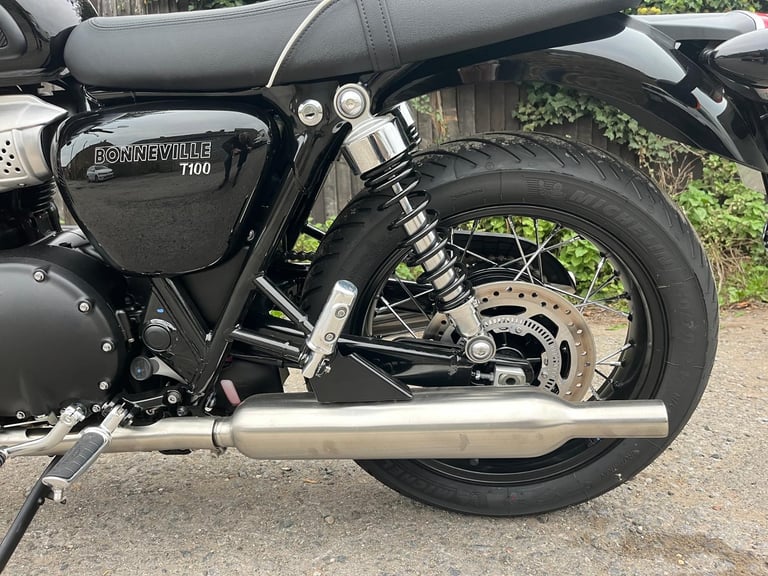 TRIUMPH BONNEVILLE T100, 2025(75), 6 DELIVERY MILES, STUNNING MOTORCYCLE, £8995