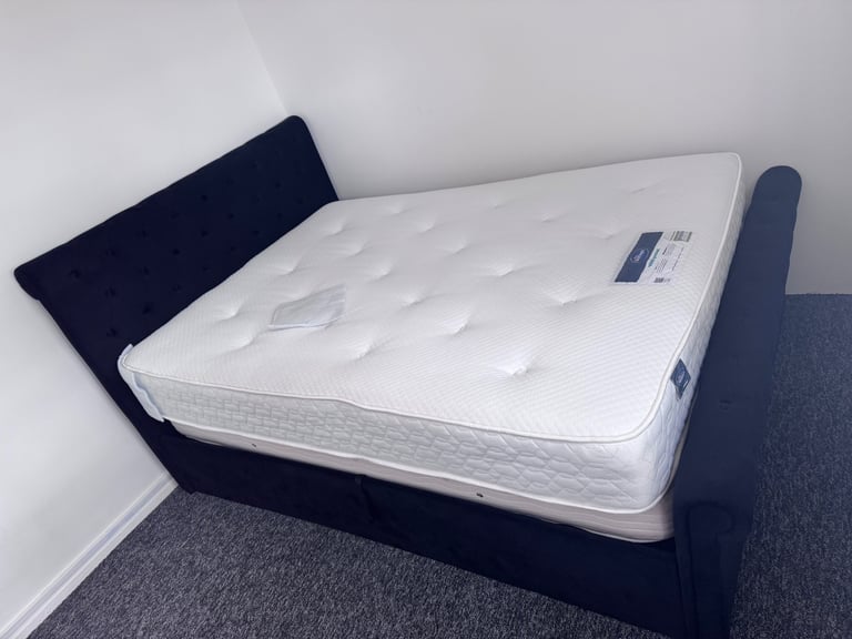 Double bed / mattress 