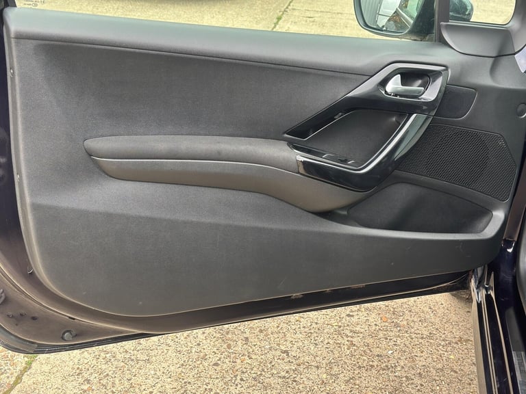 2014 Peugeot 208 1.2 VTi PureTech Style Euro 5 3dr HATCHBACK Petrol Manual