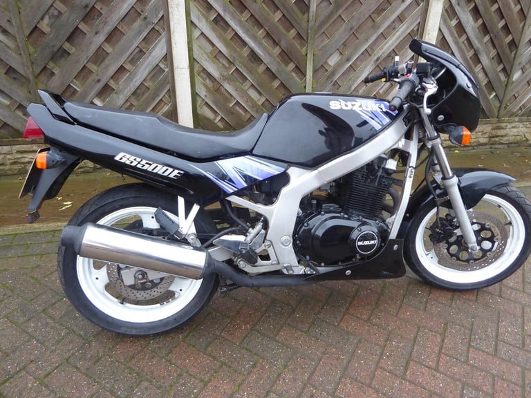 SUZUKI GS 500 H REG VERY LOW MILES 4,500 WILL BE SERVICED NEW BATTERY 1YRS MOT