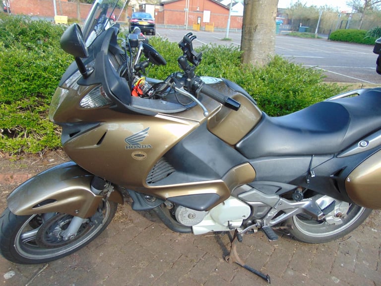 Honda NT700 VA DEAUVILLE, 2006 MODEL SHAFT DRIVE TOURER WITH PANNIERS AND BOX