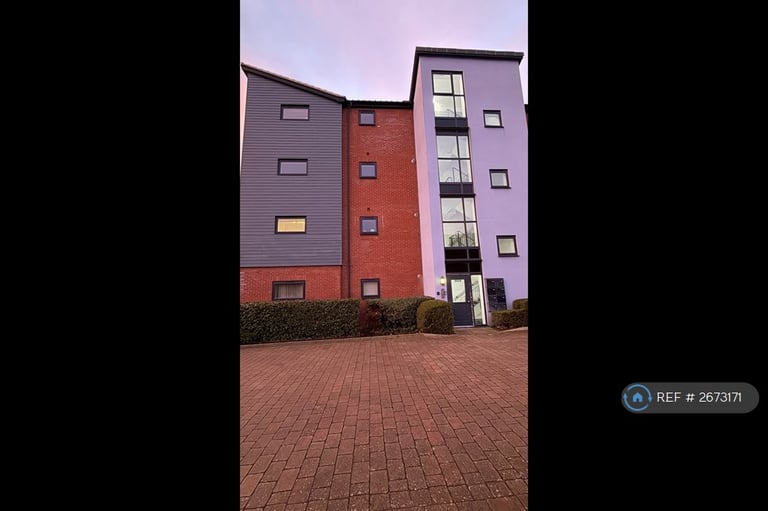 2 bedroom flat in Abells Close, Walton, Milton Keynes, MK7 (2 bed) (#2673171)